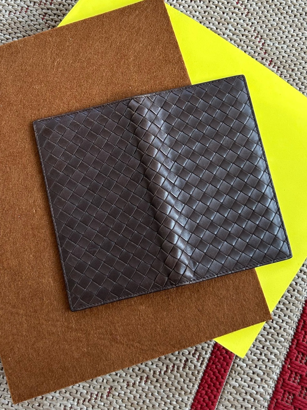 BOTTEGA VENETA Authentic EUC Luxury Passport Holder or Wallet - Unisex - Picture 4 of 8